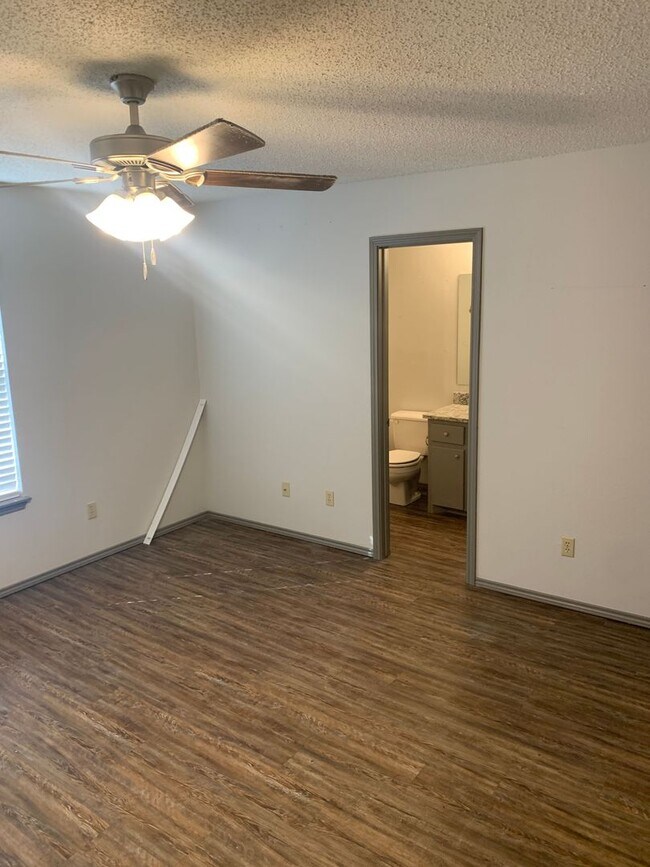 Building Photo - Cozy 2 bedroom 1 1/2 bath in Friendship ISD!