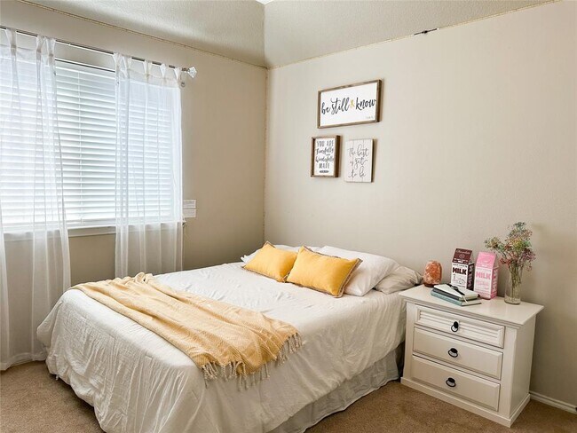 Building Photo - 16422 Red Crest Dr