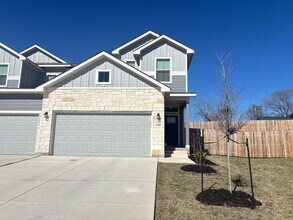 Building Photo - Luxury Living in the Heart of Cibolo!