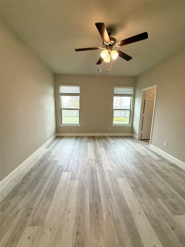 Building Photo - 141 Eliana Shores Dr