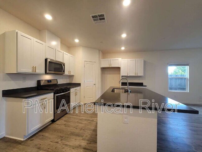 Building Photo - 2053 Skipper Cv Wy