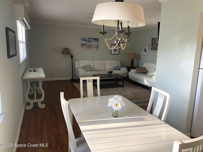 Building Photo - 220 Cape Shores Cir