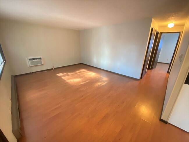 Building Photo - 111 W 12th Ave