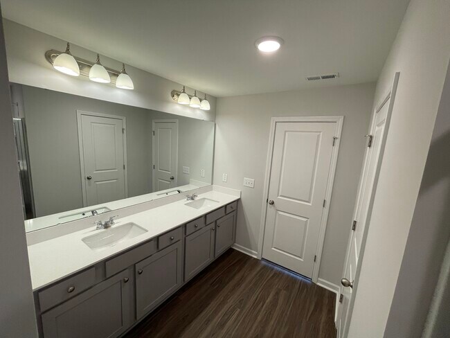 Building Photo - 3031 Ranger Dr