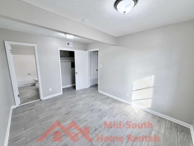 Building Photo - 139 N Claybrook St
