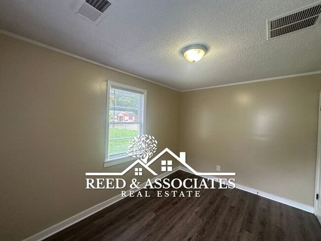Building Photo - 3 Bedroom in Shelby Forest - Frayser