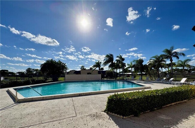 Building Photo - 2083 NE Collins Cir