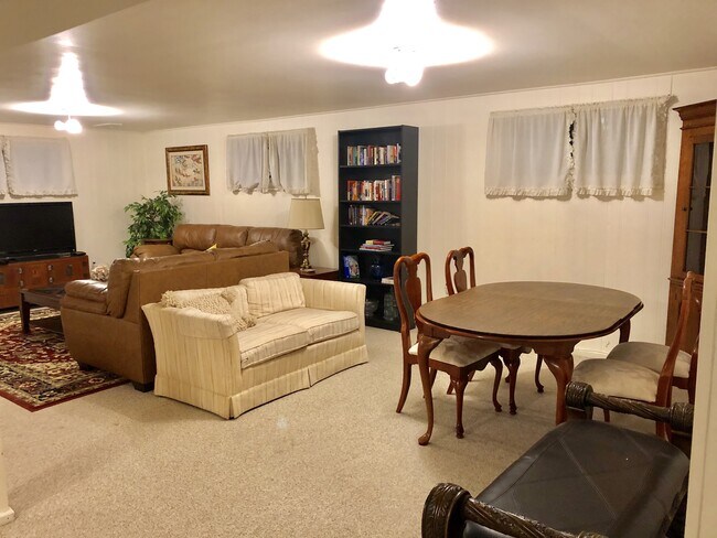 Family Room - 6901 Winterberry Ln