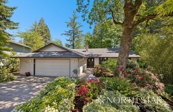 Building Photo - One Level Living in Lake Oswego
