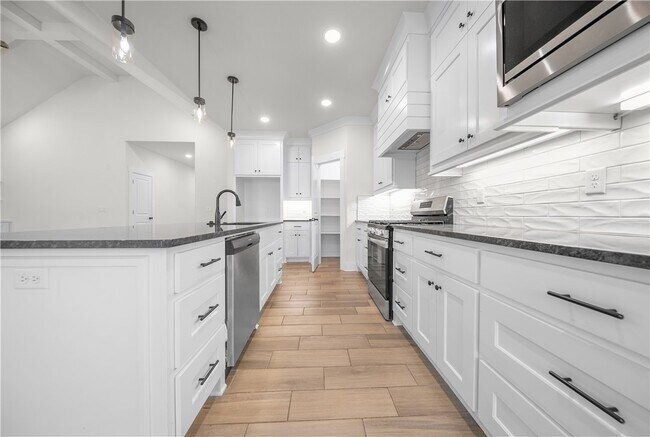 Building Photo - 2040 Myrrh Pl