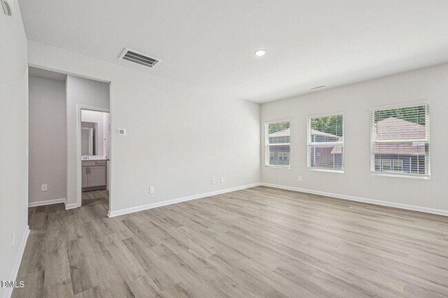 Building Photo - 721 Deschutes Dr