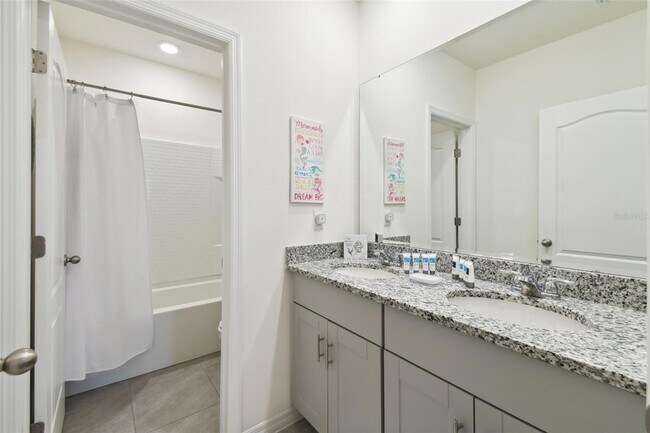 Building Photo - 7704 Oakmoss Loop
