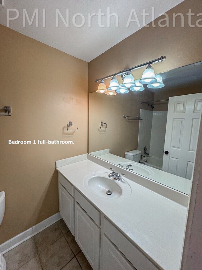 Building Photo - Easy Living in the Heart of Sandy Springs