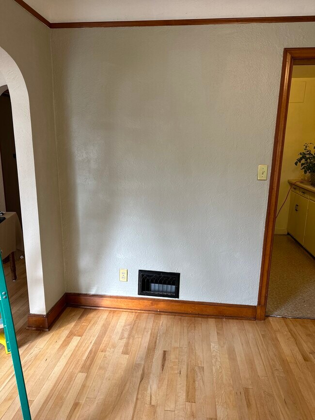 Building Photo - 803 Young St