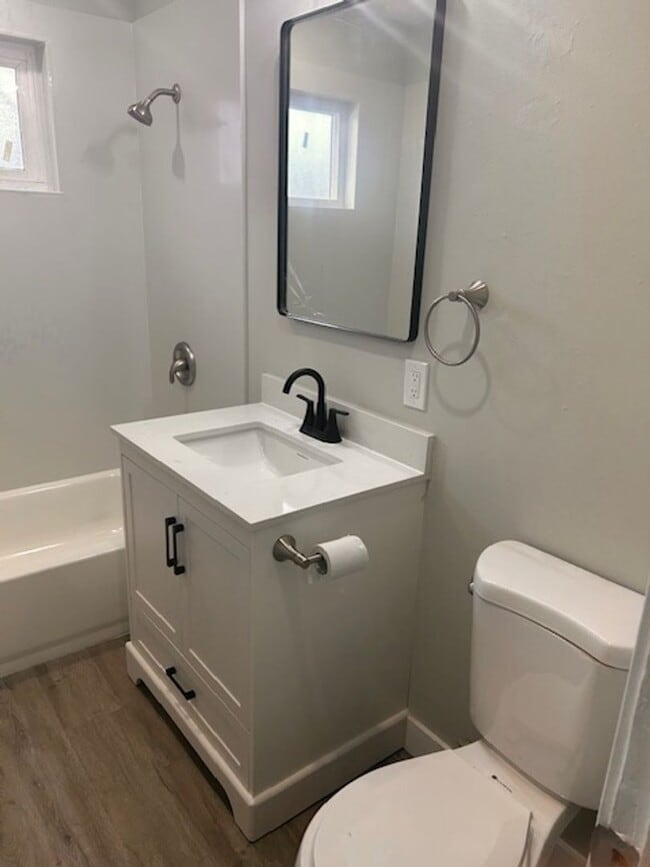 Building Photo - Newly updated 3 Bedroom, 2 Bath Unit