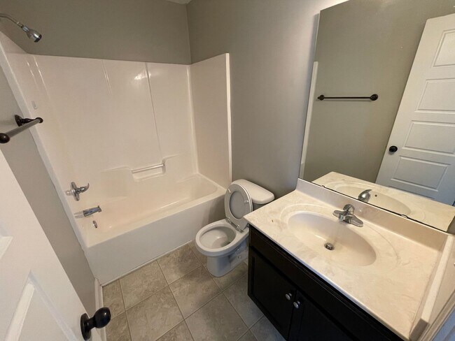 Building Photo - 96 Castlebay Dr