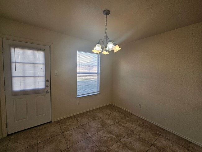 Building Photo - AVAILABLE NOW!