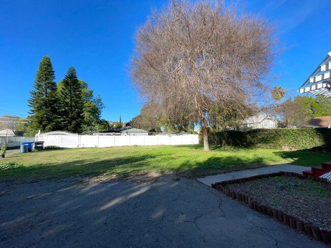 Building Photo - BEAUTIFUL CRAFTSMAN HOME IN SPRING VALLEY