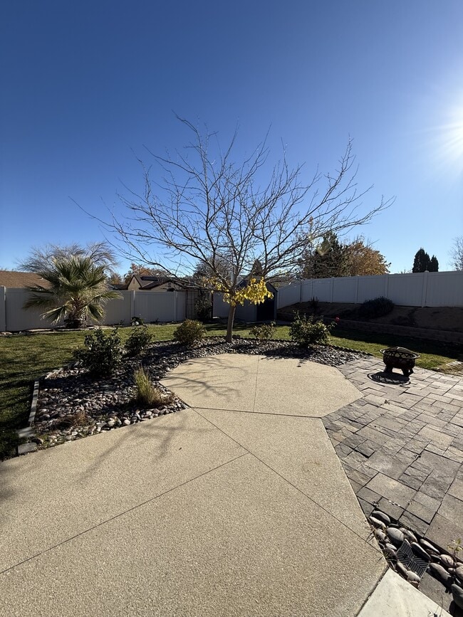 Building Photo - 1345 Clasico Dr