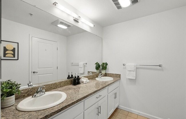 Building Photo - 501 Crescent Way