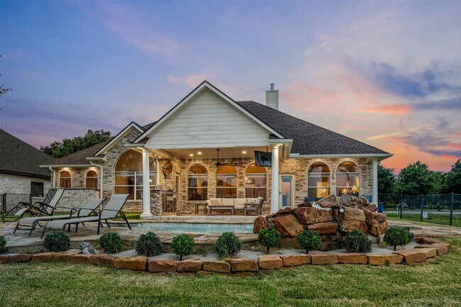 Building Photo - 14030 Shoreline Dr
