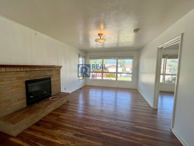 Building Photo - 919 Panorama Dr