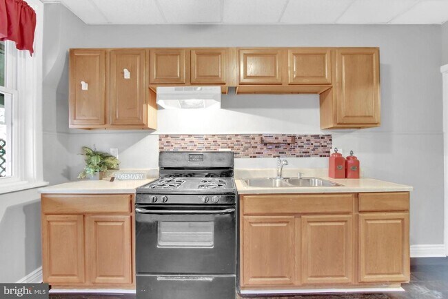 Building Photo - Coming Soon - Spacious 4-Bedroom Home in U...