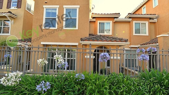 Building Photo - Townhouse in the heart of San Elijo Hills |  San Marcos