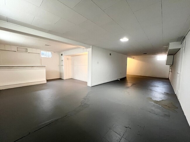 Building Photo - 1465 W Duchesne Dr