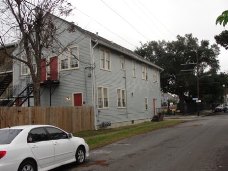 Side of Building - 2531 Annunciation St