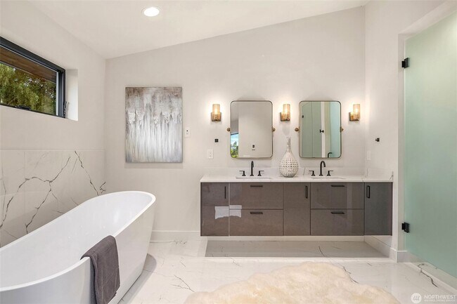 Building Photo - 4Bd/4.5Ba Seattle Home