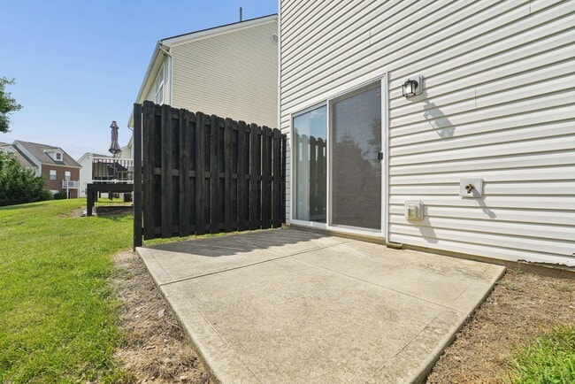 Building Photo - 7621 Lorimar Dr