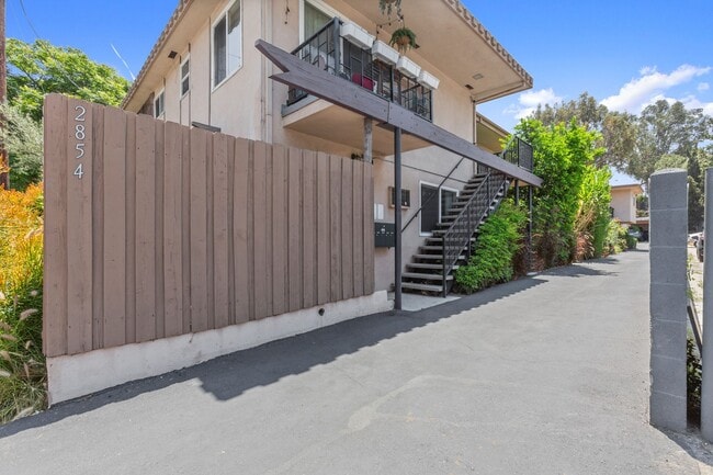 Building Photo - Rowena