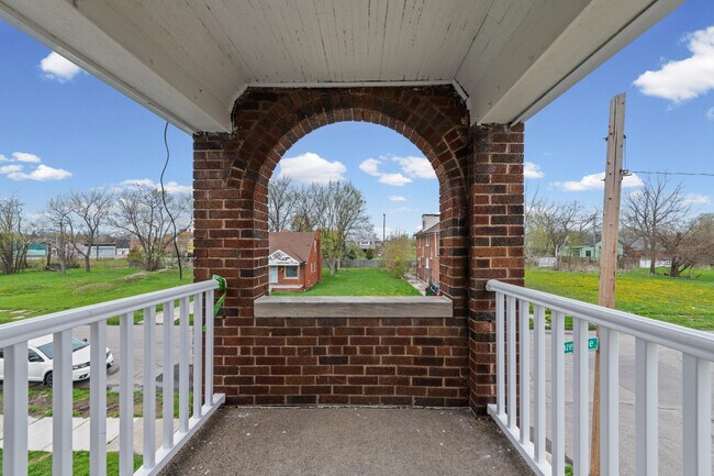 Building Photo - 13496 Hazelridge St