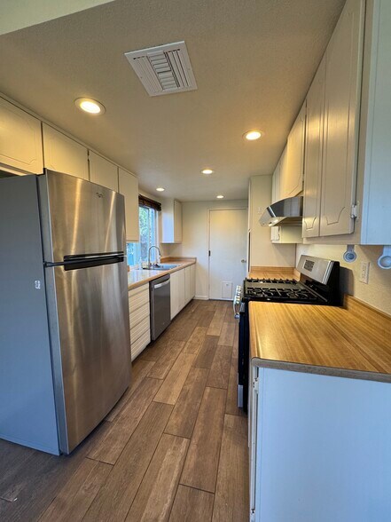 Building Photo - 113 Carney Cir