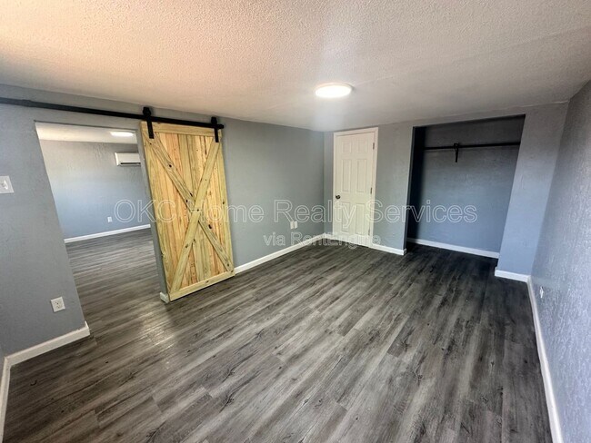 Building Photo - 1612 NE 24th St