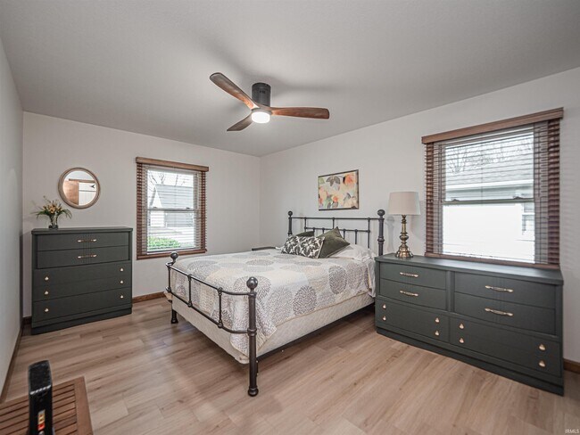 Building Photo - 6166 River Bluff Dr