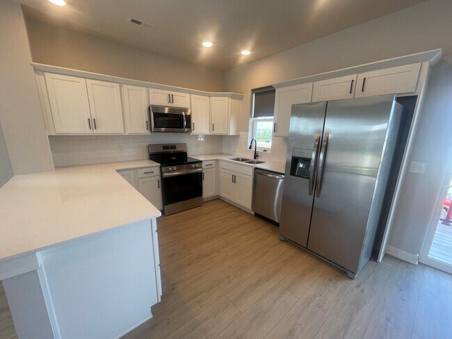 Building Photo - 4617 Leawood Ct