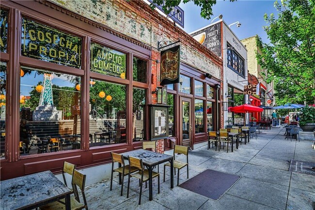 Building Photo - 732 S Candler St