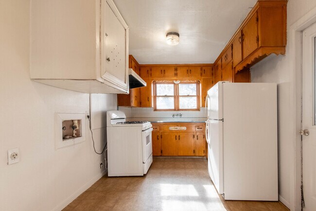 Building Photo - 809 Crescent St