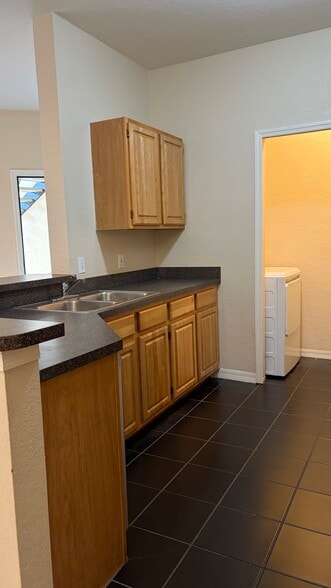 Building Photo - 6071 Westgate Dr