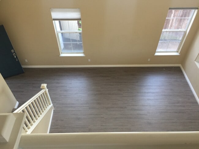 Building Photo - 1520 Sapphire Dr