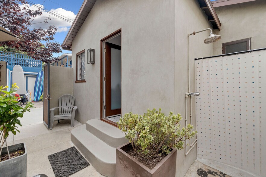 Building Photo - 726 Palm Dr