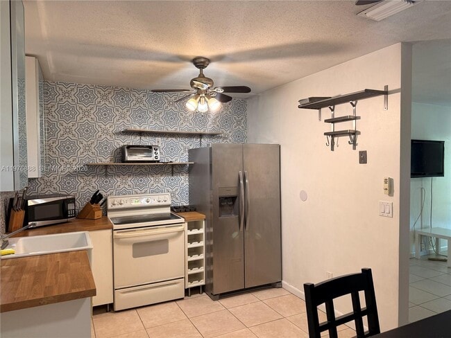 Building Photo - 1104 N 17th Ct