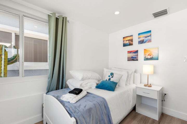 Building Photo - 921 SE 13th Ct