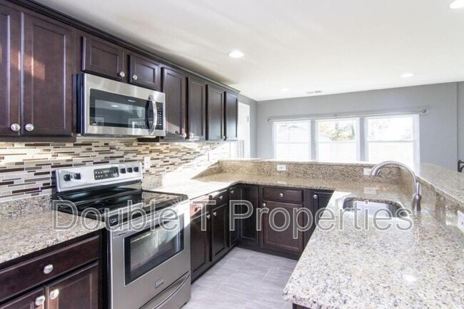 Building Photo - 3405 Pebble Dr