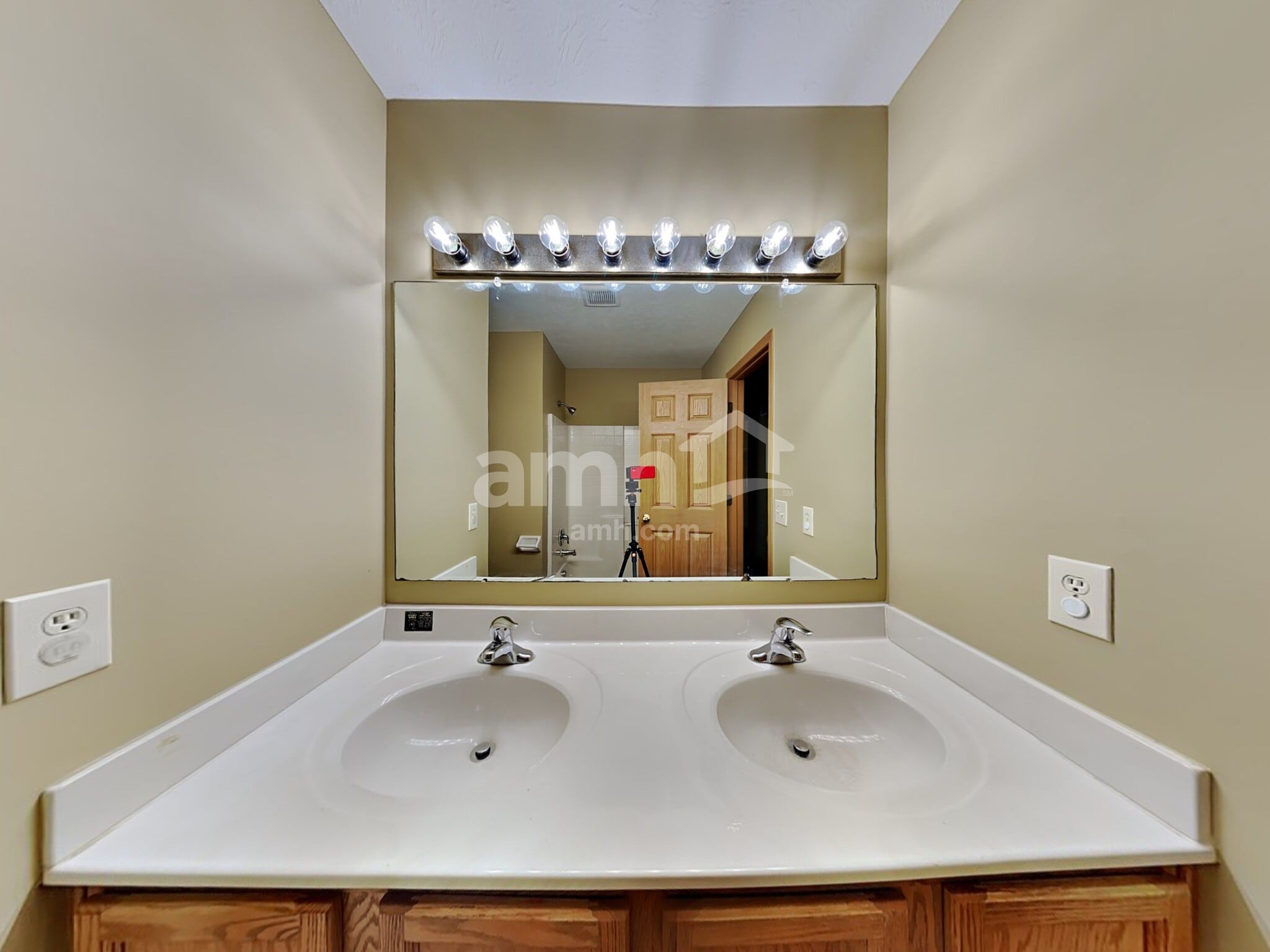 Building Photo - 6909 Spring Bloom Dr