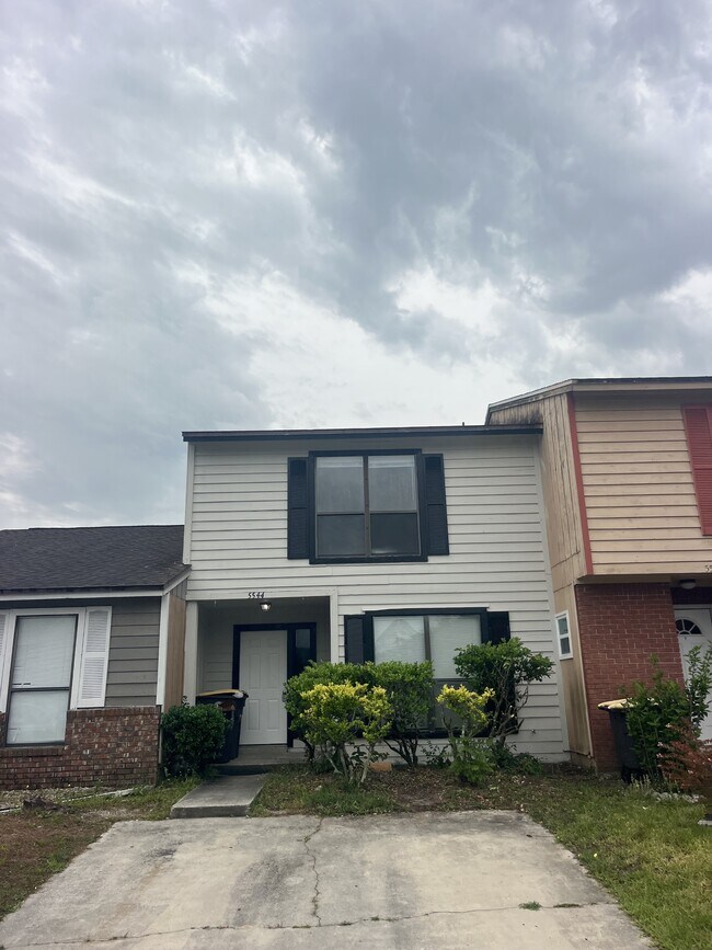 Building Photo - 5544 Cabot Dr N