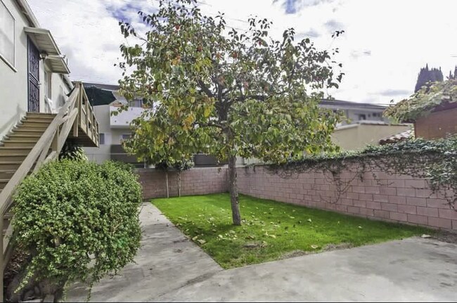 Shared backyard - 1312 S Victoria Ave