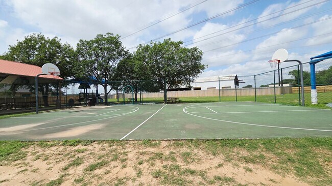 Building Photo - 5 Bedroom Beauty!  Far NorthWest SA off Potranco and Loop 1604